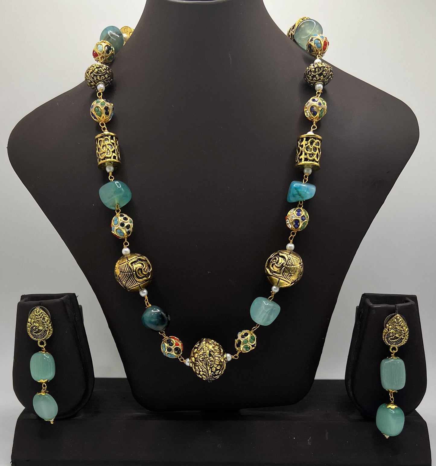 Turquoise Tapestry: Artisanal Beaded Necklace and Earrings Set
