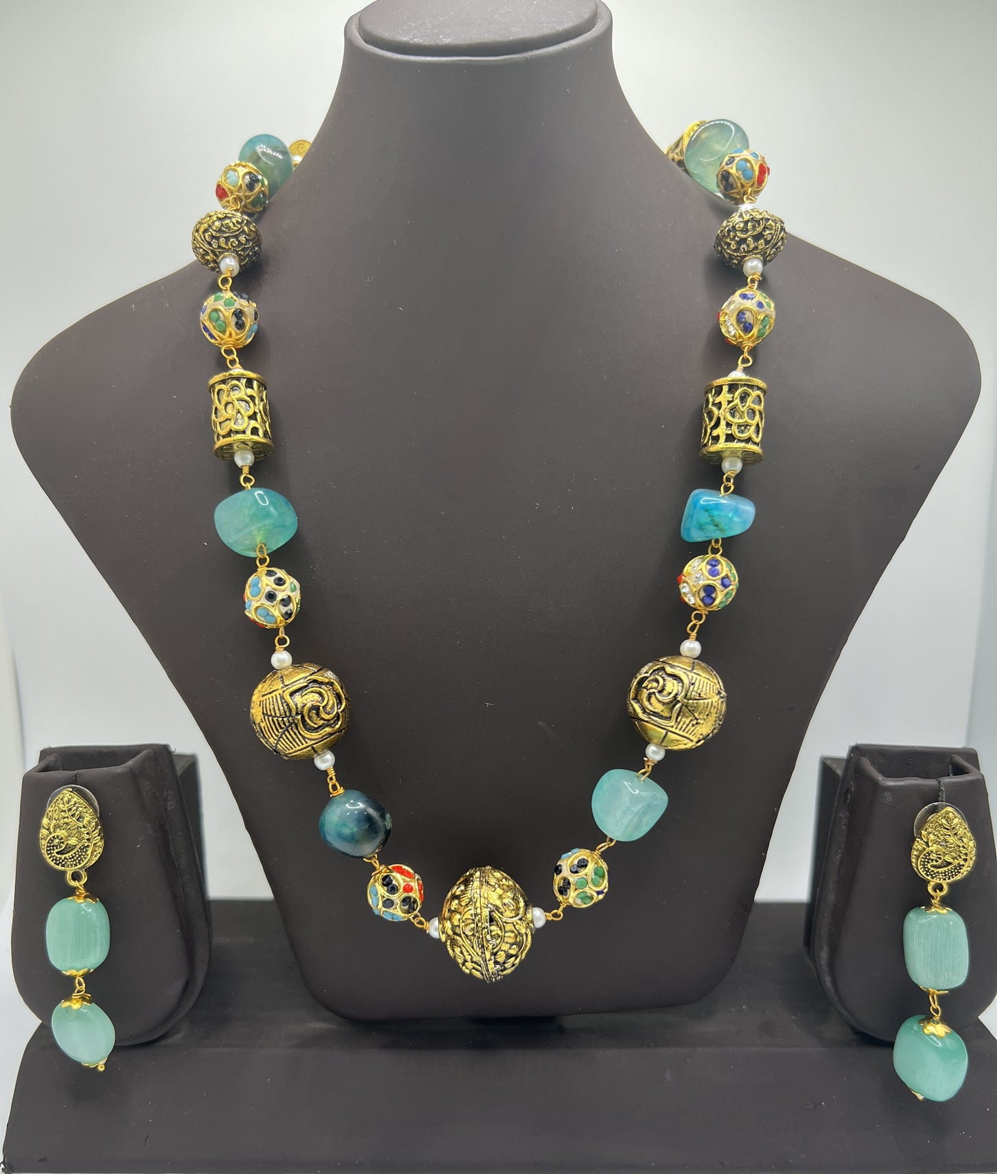 Turquoise Tapestry: Artisanal Beaded Necklace and Earrings Set
