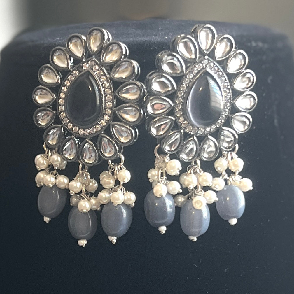 Multi-strand beaded necklace with antique finish and kundan