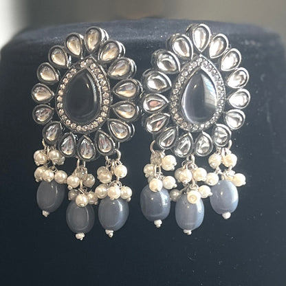 Multi-strand beaded necklace with antique finish and kundan