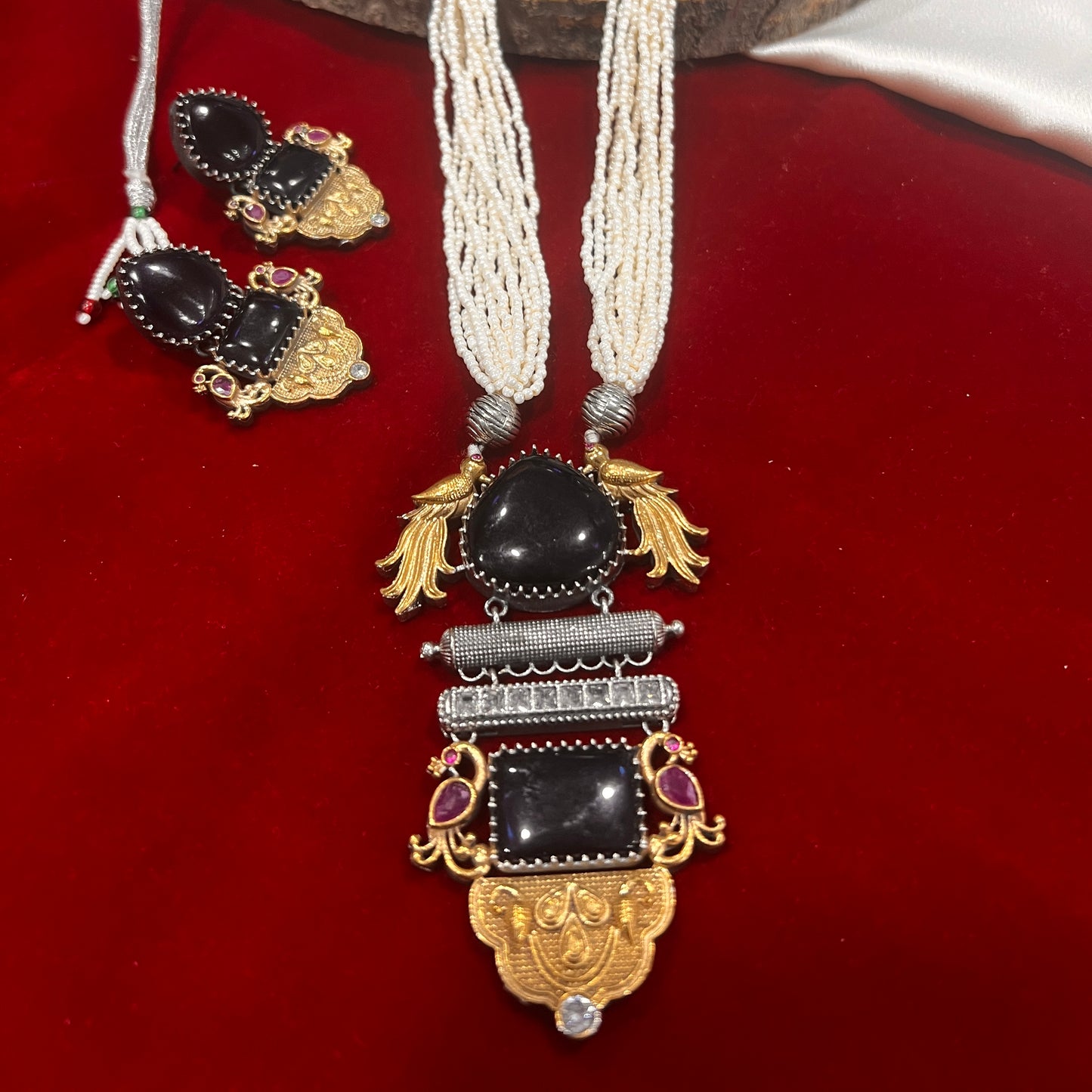 Navy Blue Glass beads-Pearl gold Necklace with silver Gold finish