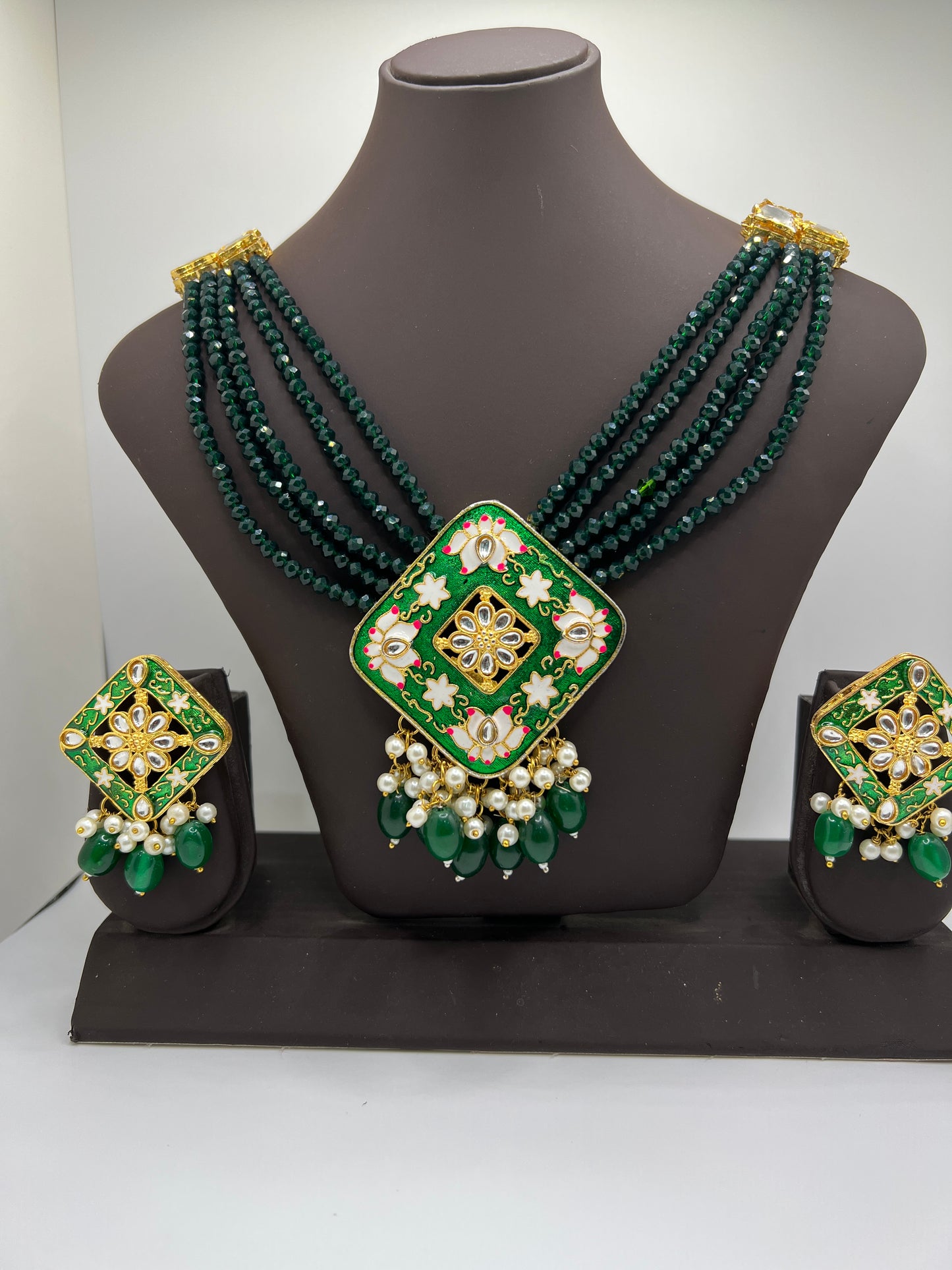 Emerald Green Pendant Necklace with Emerald green strands