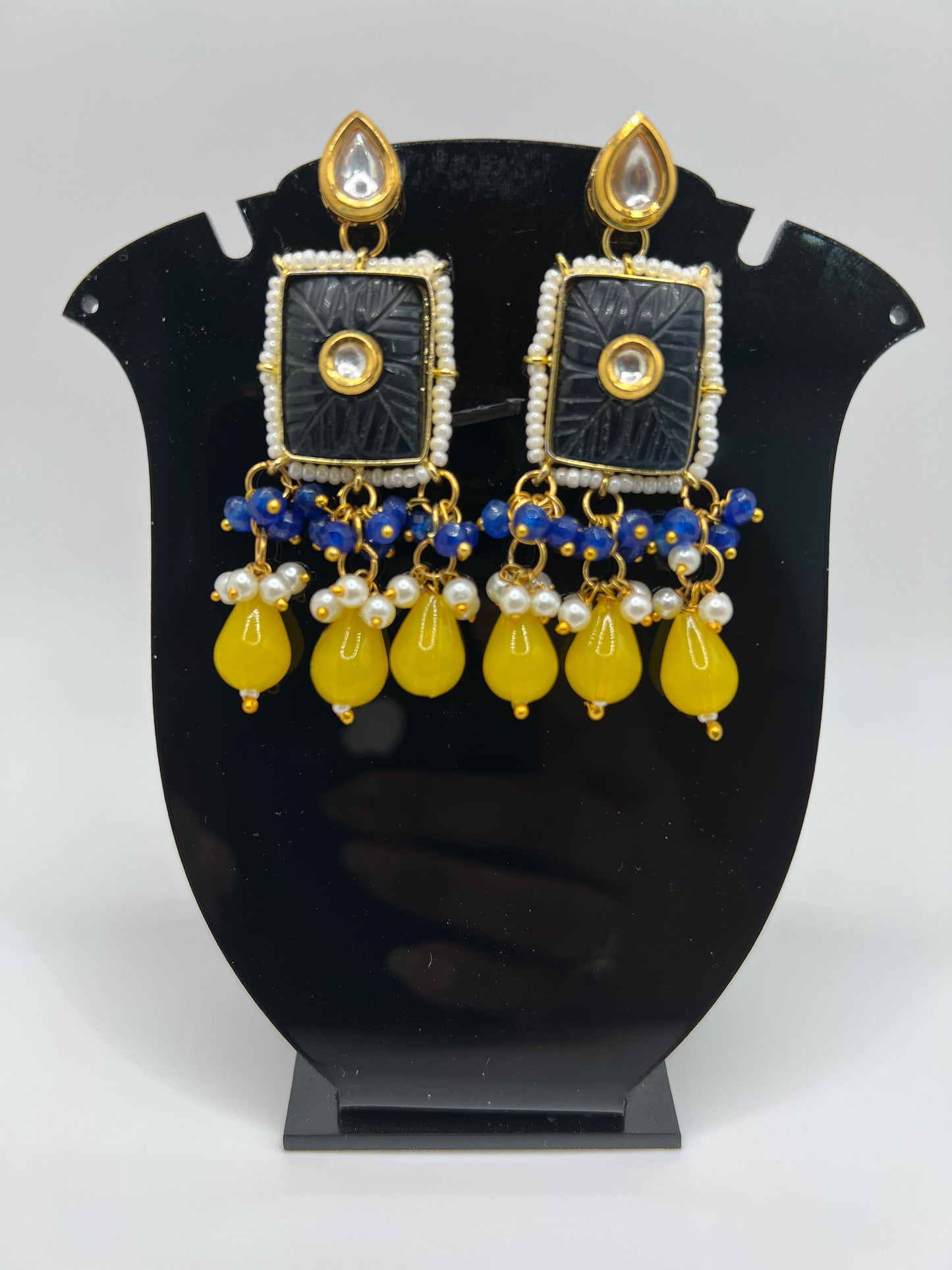 Black Stone Pendant with Silver Kundan and Yellow Strands Set